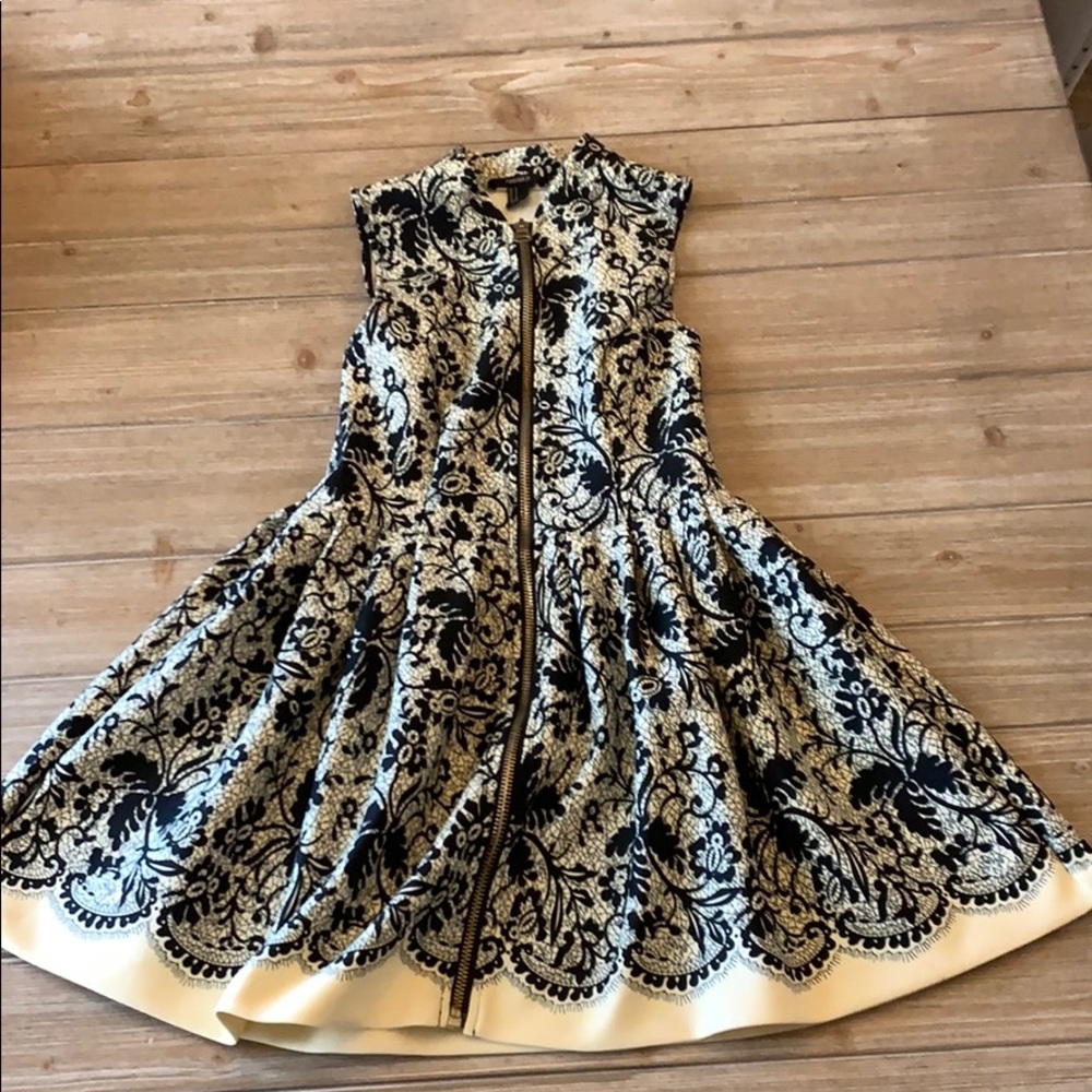 Super cute dress!